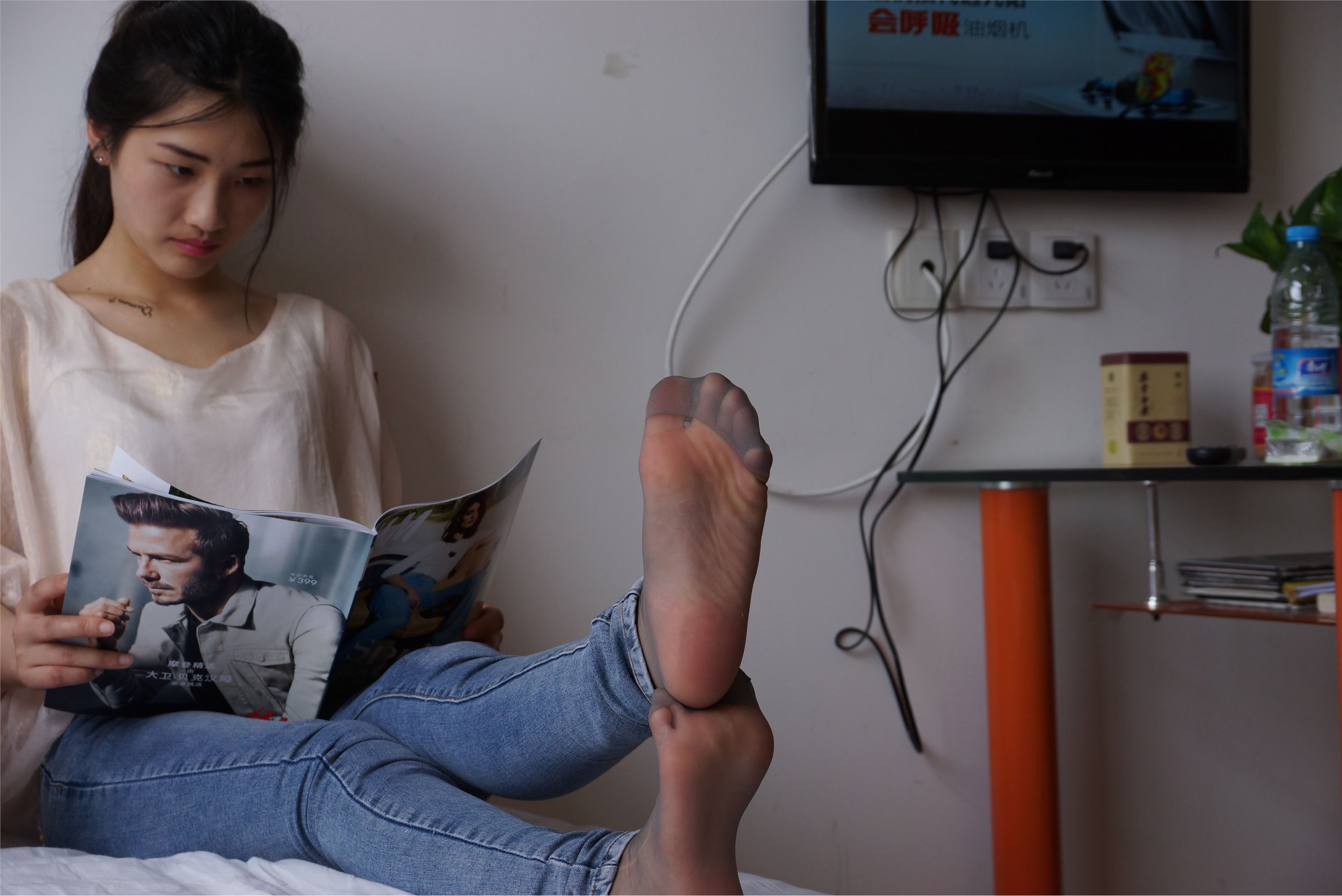 自由摄影 No.005 惬意的周末经典短灰丝陪你看看书